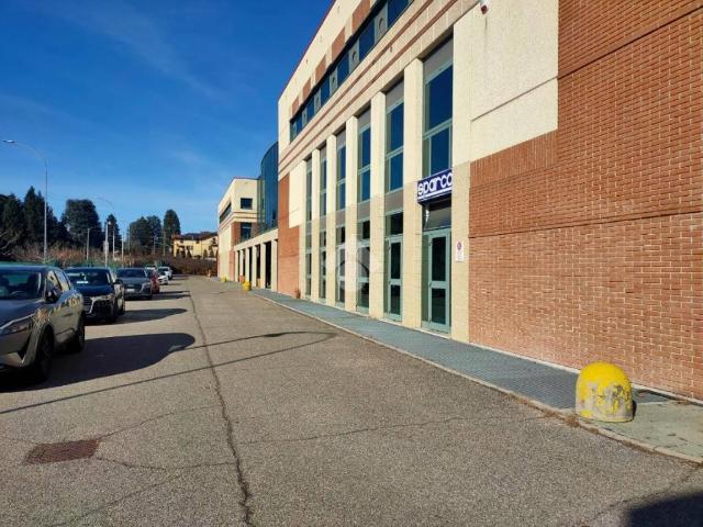 Locale Commerciale in affitto a Monte, Solbiate Arno