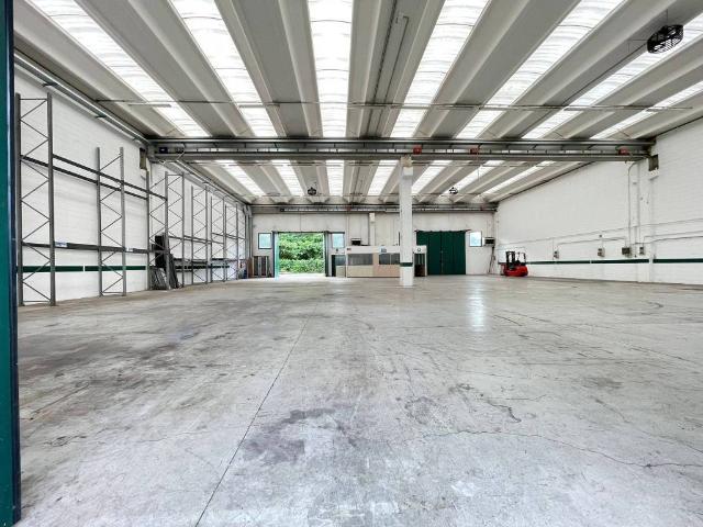 Locale Commerciale in affitto a Monte, Solbiate Arno
