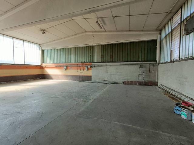 Locale Commerciale in affitto a Solbiate con Cagno, Cagno