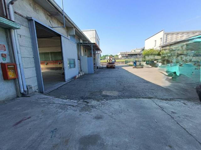 Locale Commerciale in affitto a Solbiate con Cagno, Cagno