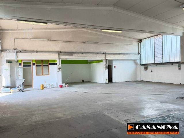Locale Commerciale in affitto a Solbiate con Cagno, Cagno