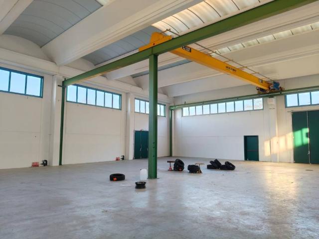 Locale Commerciale in affitto a Solbiate con Cagno, Concagno