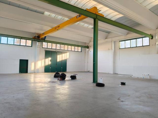 Locale Commerciale in affitto a Solbiate con Cagno, Concagno