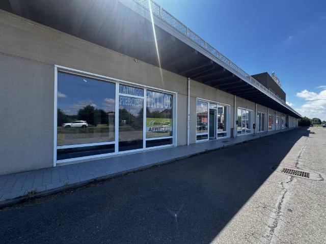 Locale Commerciale in affitto a Unione delle Terre d'Argine, Soliera
