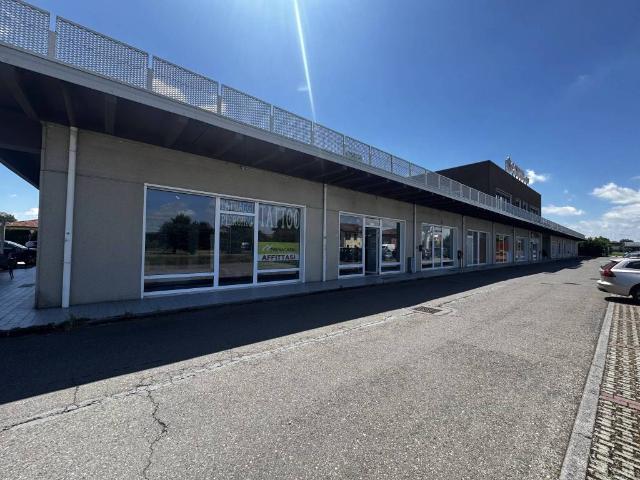 Locale Commerciale in affitto a Unione delle Terre d'Argine, Soliera