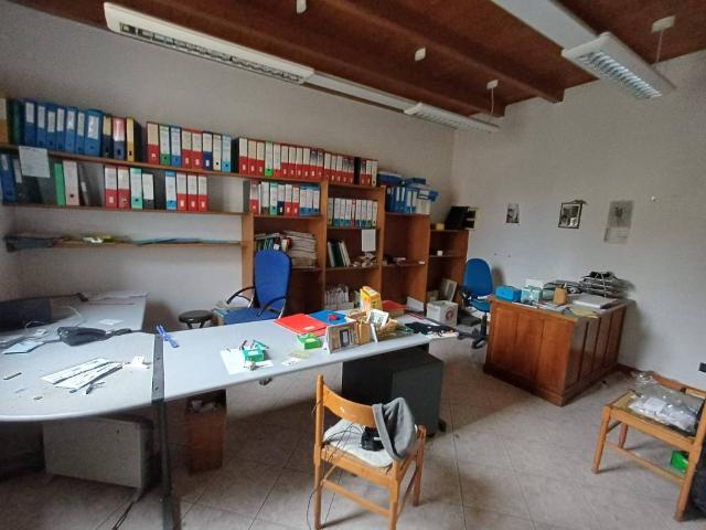 Locale Commerciale in affitto a Unione delle Terre d'Argine, Soliera