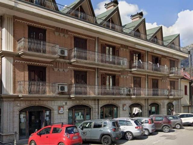Locale Commerciale in affitto a Solofra, Campania