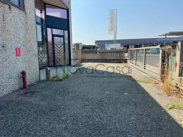 Locale Commerciale in affitto a Somaglia, Lombardia