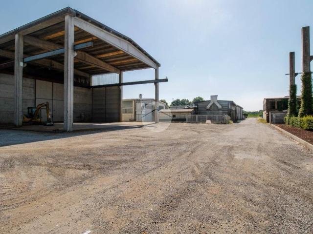 Locale Commerciale in affitto a Somaglia, Lombardia