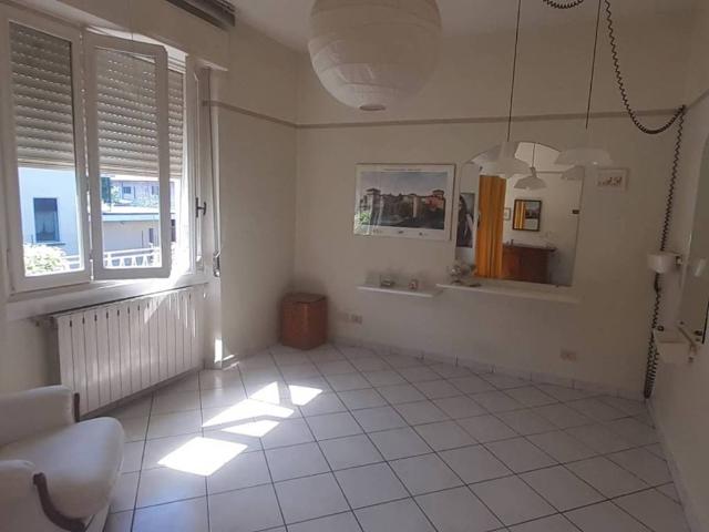 Locale Commerciale in affitto a Mezzana, Somma Lombardo
