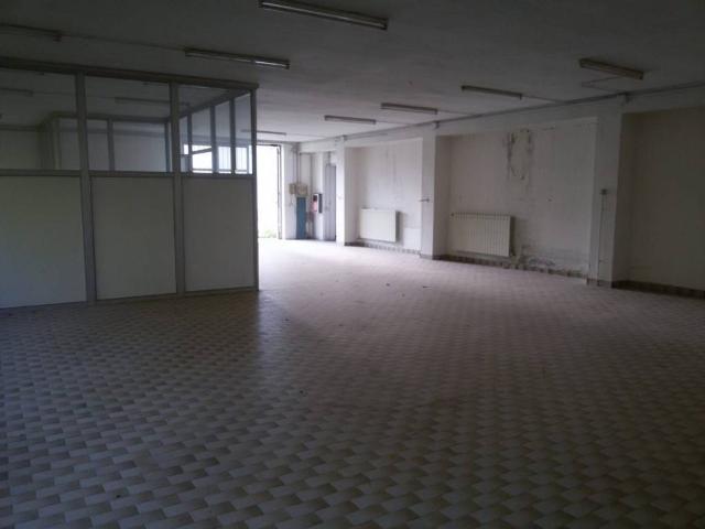 Locale Commerciale in affitto a Mezzana, Somma Lombardo
