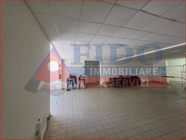 Locale Commerciale in affitto a Borgo Casamale, Somma Vesuviana