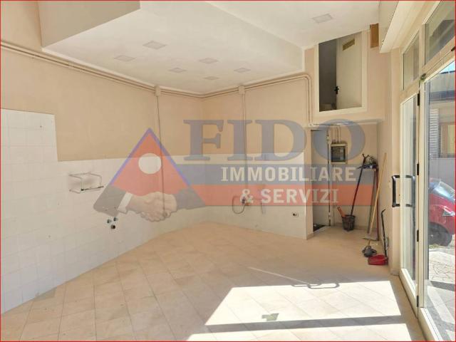 Locale Commerciale in affitto a Borgo Casamale, Somma Vesuviana
