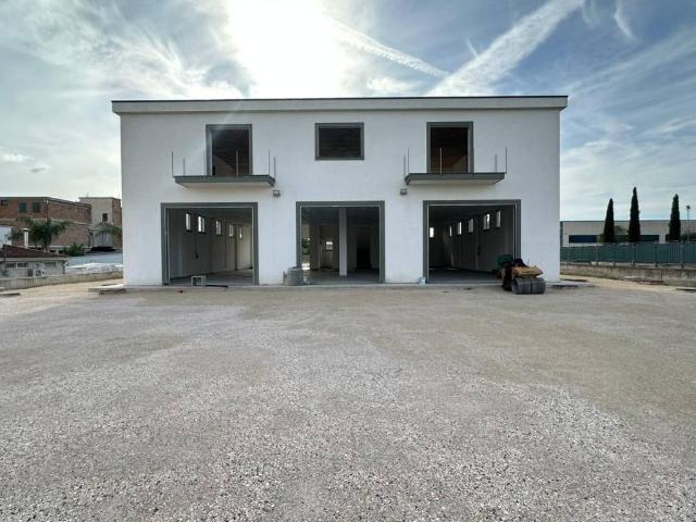 Locale Commerciale in affitto a Borgo Casamale, Somma Vesuviana