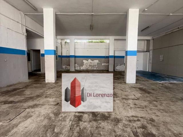 Locale Commerciale in affitto a Somma Vesuviana, Campania
