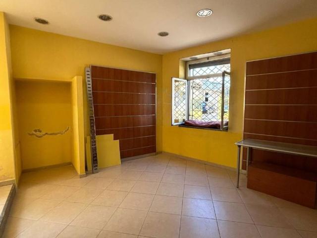 Locale Commerciale in affitto a Scisciano, Campania