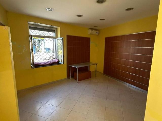Locale Commerciale in affitto a Scisciano, Campania