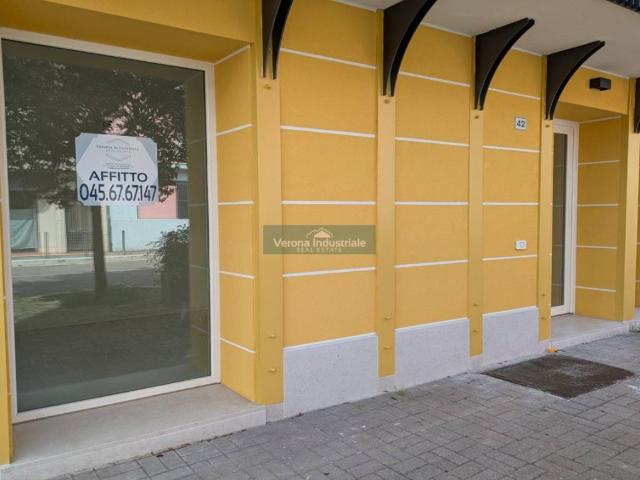 Locale Commerciale in affitto a Sommacampagna, Caselle