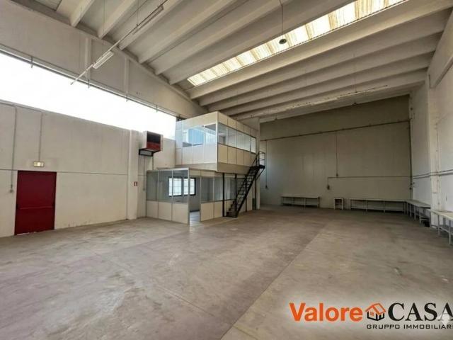 Locale Commerciale in affitto a Piemonte, Cuneo