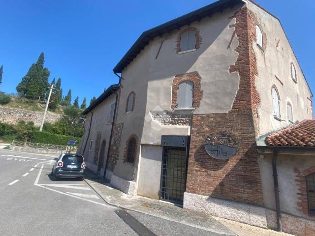 Locale Commerciale in affitto a Palazzolo, Sona