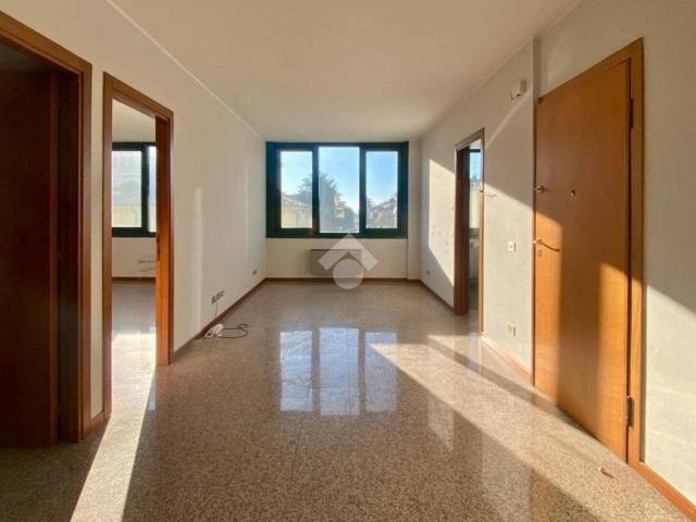 Locale Commerciale in affitto a Sona, Lugagnano