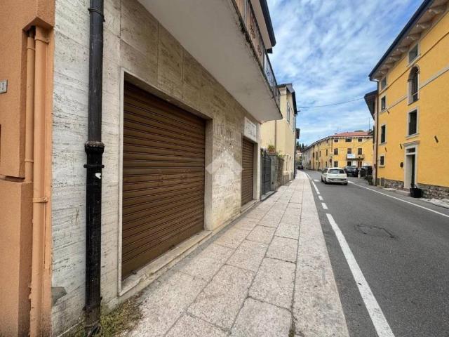 Locale Commerciale in affitto a Sona, Veneto