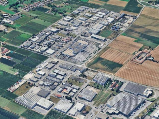 Locale Commerciale in affitto a Sona, Veneto