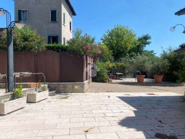 Locale Commerciale in affitto a Palazzolo, Sona