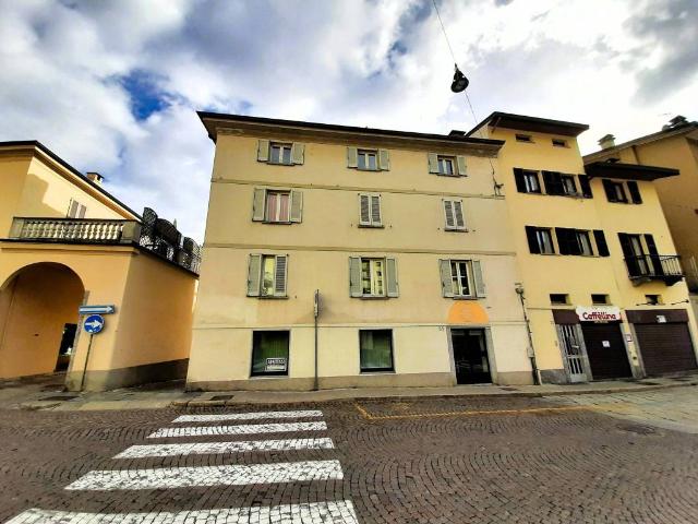 Locale Commerciale in affitto a Campoledro, Sondrio