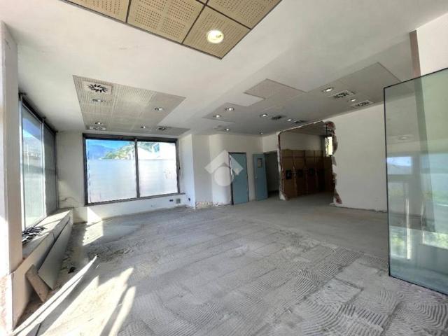 Locale Commerciale in affitto a Castellina, Sondrio