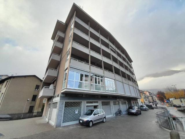 Locale Commerciale in affitto a Campoledro, Sondrio