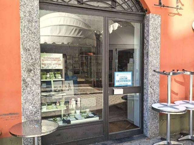Locale Commerciale in affitto a Campoledro, Sondrio