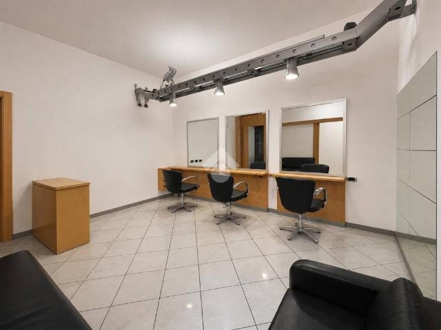 Locale Commerciale in affitto a Sondrio, Lombardia