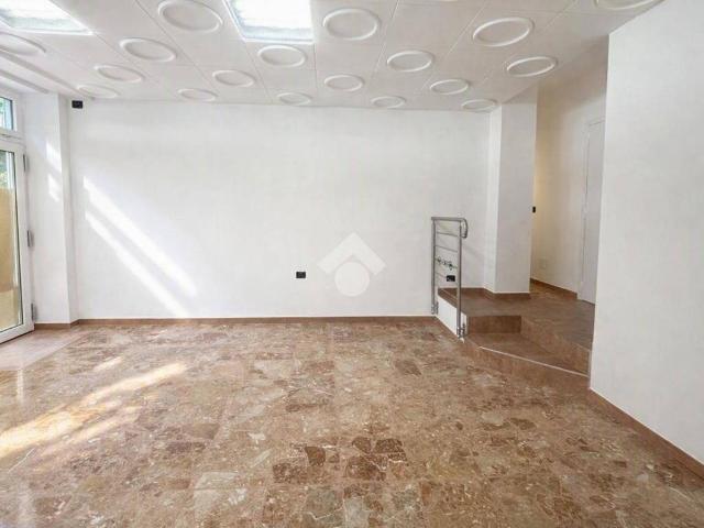 Locale Commerciale in affitto a Campoledro, Sondrio