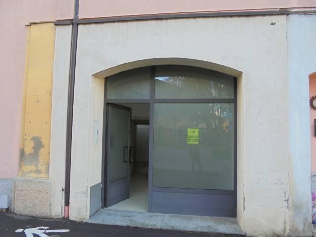 Locale Commerciale in affitto a Soresina, Lombardia