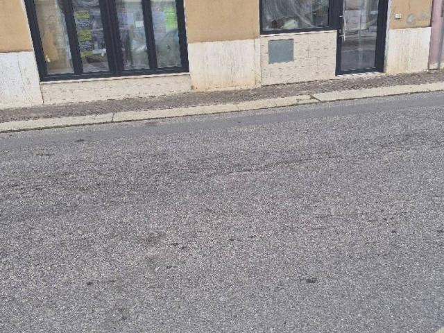 Locale Commerciale in affitto a Soresina, Lombardia