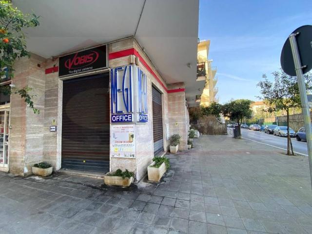 Locale Commerciale in affitto a Marano, Sorrento