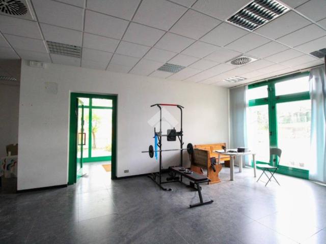 Locale Commerciale in affitto a Corna, Sotto Il Monte Giovanni