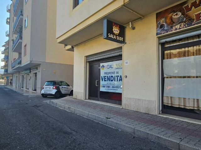 Locale Commerciale in vendita a Soverato Marina, Calabria