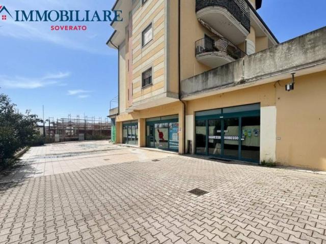 Locale Commerciale in affitto a Calabria, Catanzaro