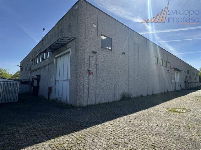 Locale Commerciale in affitto a Sovico, Greppi