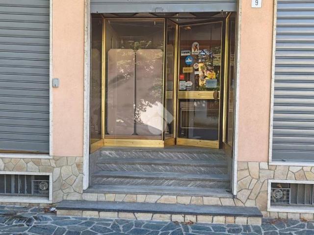 Locale Commerciale in affitto a Sovico, Lombardia
