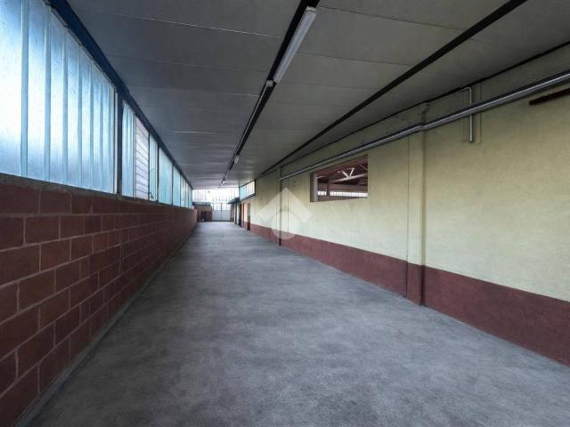 Locale Commerciale in affitto a Sovico, Lombardia