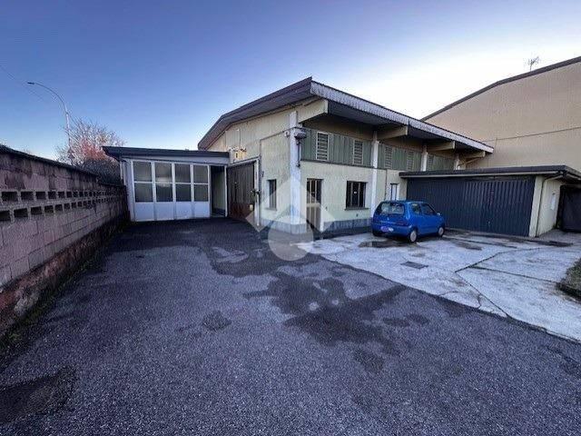 Locale Commerciale in affitto a Sovico, Lombardia