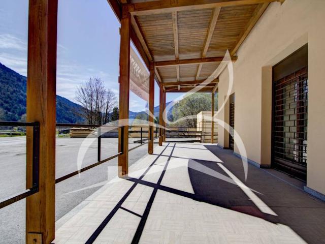 Locale Commerciale in affitto a Comunità delle Giudicarie, Spiazzo Rendena