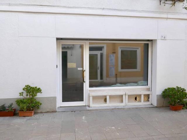 Locale Commerciale in affitto a Spilimbergo, Friuli-Venezia Giulia
