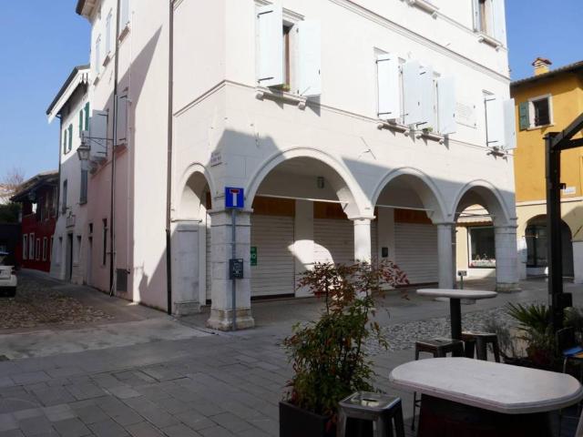 Locale Commerciale in affitto a Spilimbergo, Friuli-Venezia Giulia