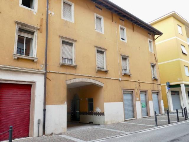 Locale Commerciale in affitto a Spilimbergo, Friuli-Venezia Giulia