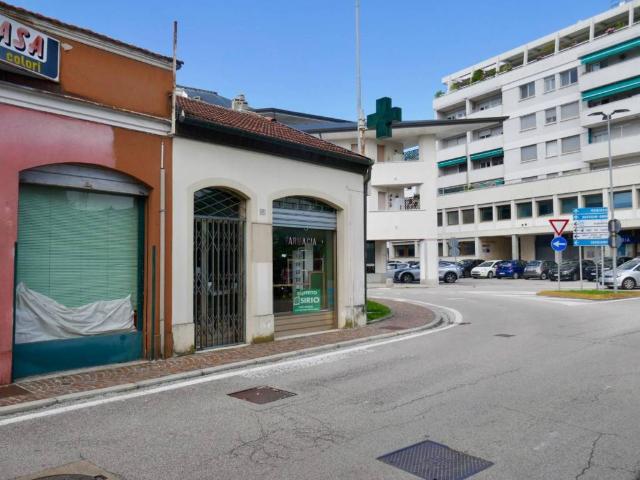 Locale Commerciale in affitto a Spilimbergo, Friuli-Venezia Giulia