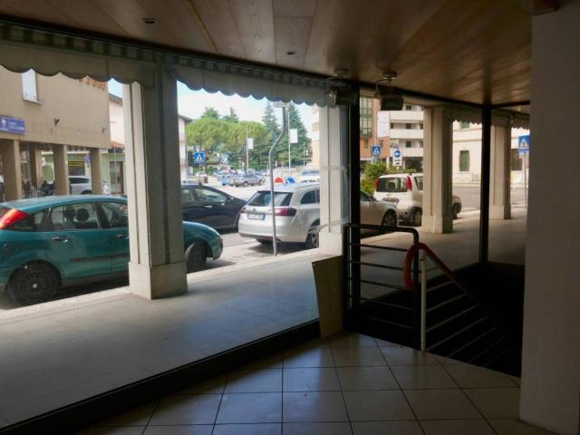 Locale Commerciale in affitto a Spilimbergo, Friuli-Venezia Giulia